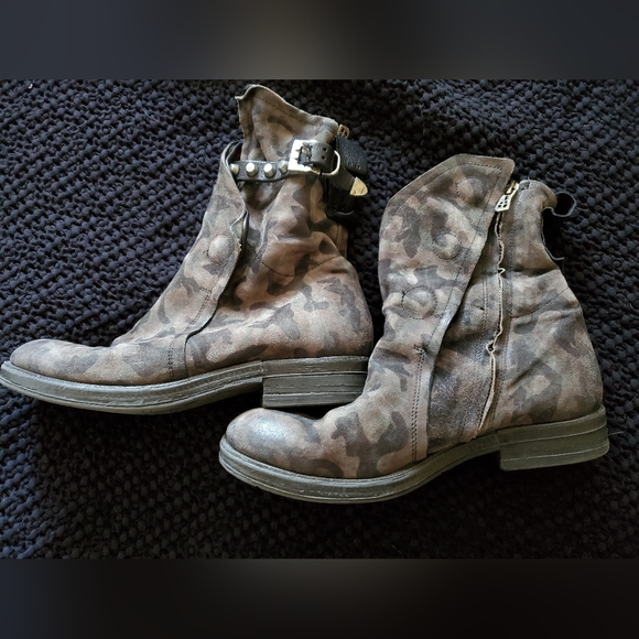 Camouflage Ankle Boots - Picture 4 of 8